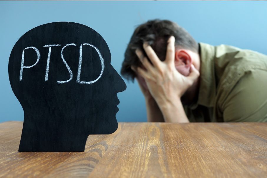 man struggling with what are the 17 symptoms of PTSD in atlanta Ga