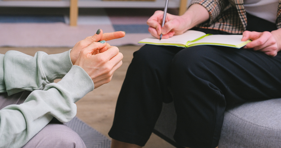 woman discussing her EMDR for Mental Health session with her therapist