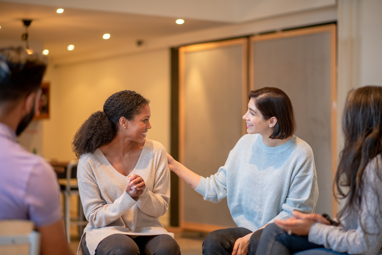 patient sitting with her therapist discussing inpatient vs outpatient mental health